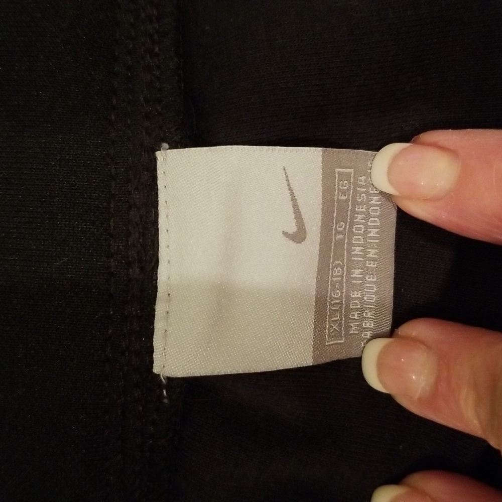 Ladies Nike Sportswear - Picture 4 of 5